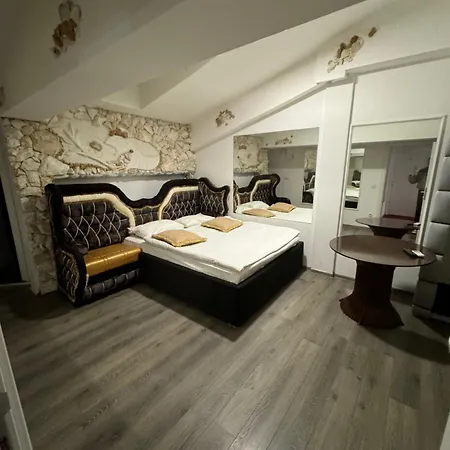 Apartment Paradiso